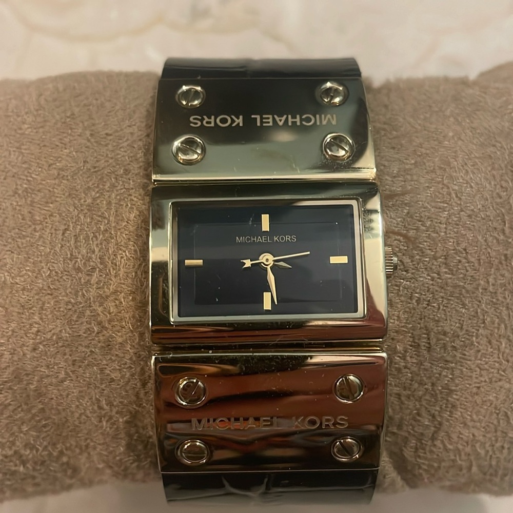 Michael Kors patent alligator watch EUC
